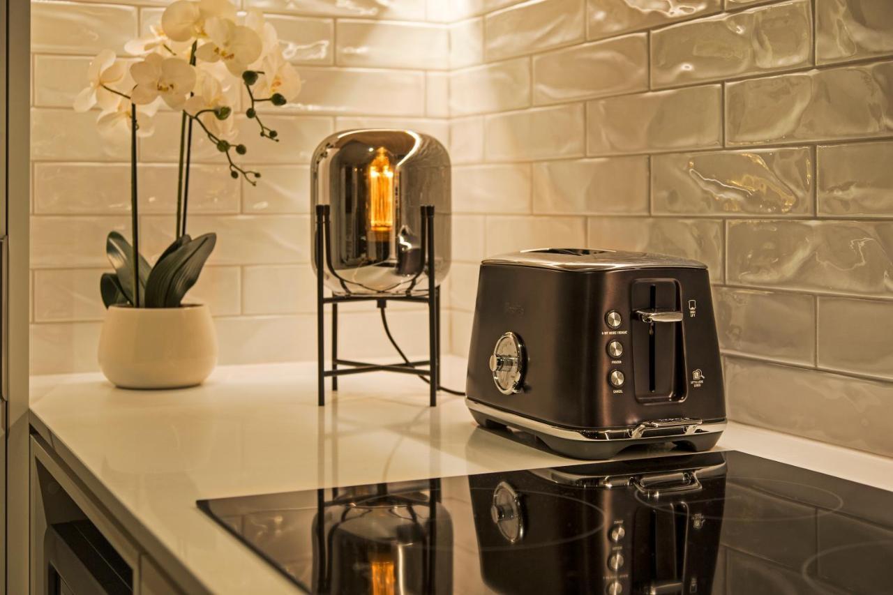 Funk In The City - Luxury Laneway Apartment With Single Garage ไครสต์เชิร์ช ภายนอก รูปภาพ